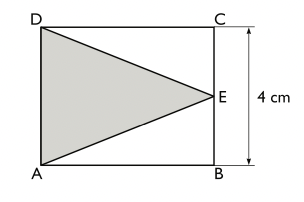ABCD är en rektangel. E är en punkt på sidan BC. Om BC är 4 cm, vad är då arean av triangeln AED?